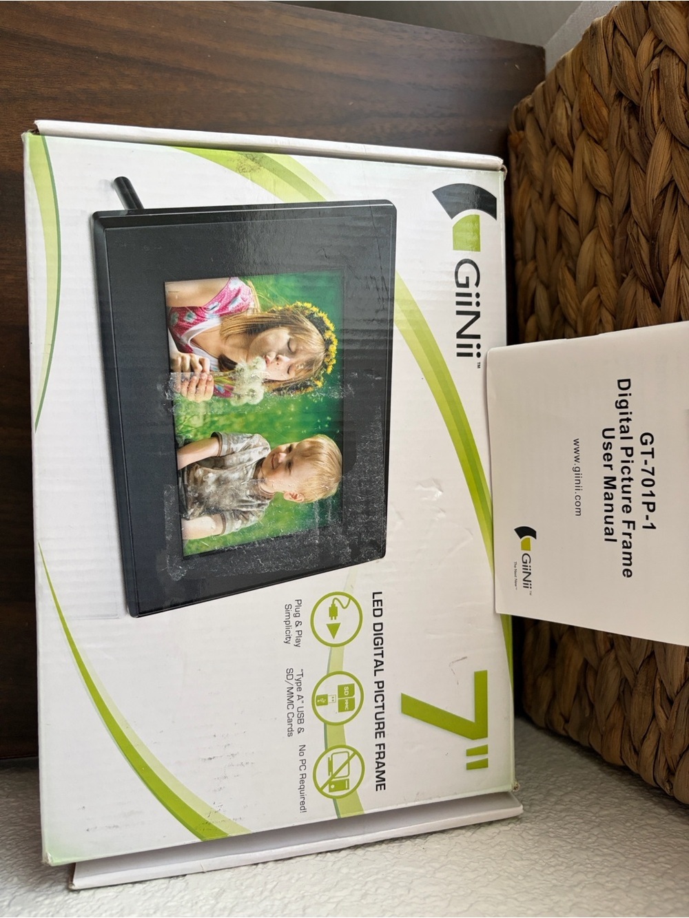 7" Digital Photo Frame - Black - Picture 5 of 7